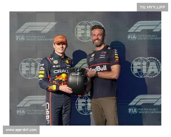 阿塞拜疆大奖赛：维斯塔潘杆位夺冠，塞恩斯助威廉姆斯时隔四年重回领奖台